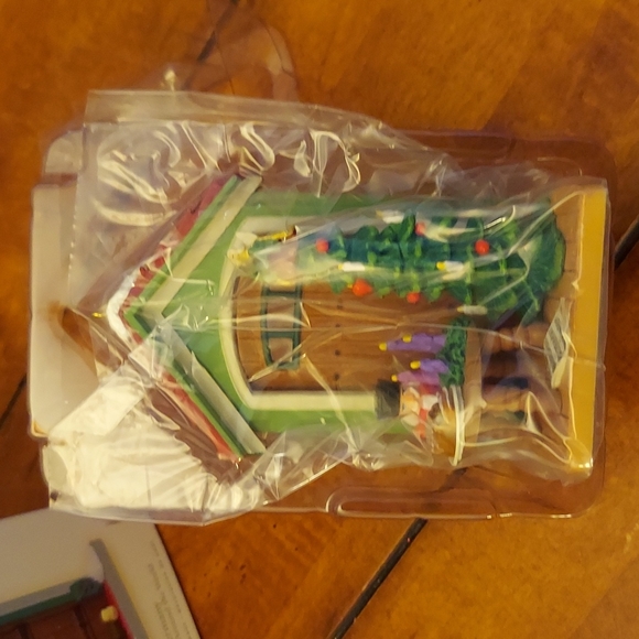 NEW IN BOX | GERMANY / DOORWAYS AROUND THE WORLD | KEEPSAKE ORNAMENT - Picture 2 of 8